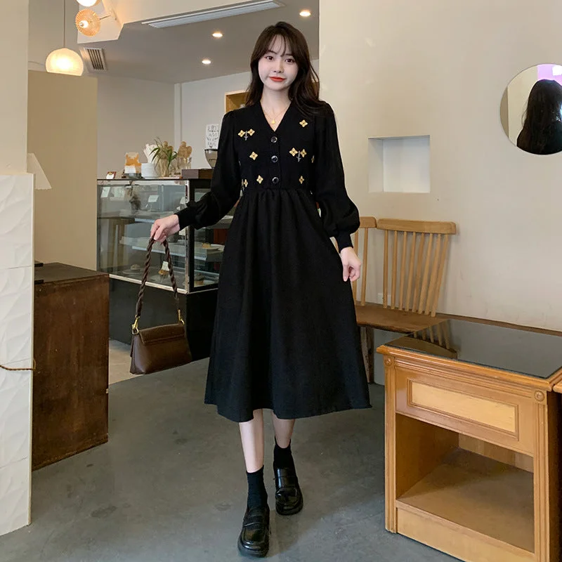 NiDELL Autumn and Winter New V-neck Knitted Stitching Flower Embroidery Vintage Dress Design Sense Fitted Waist Sweater Little Black Dress