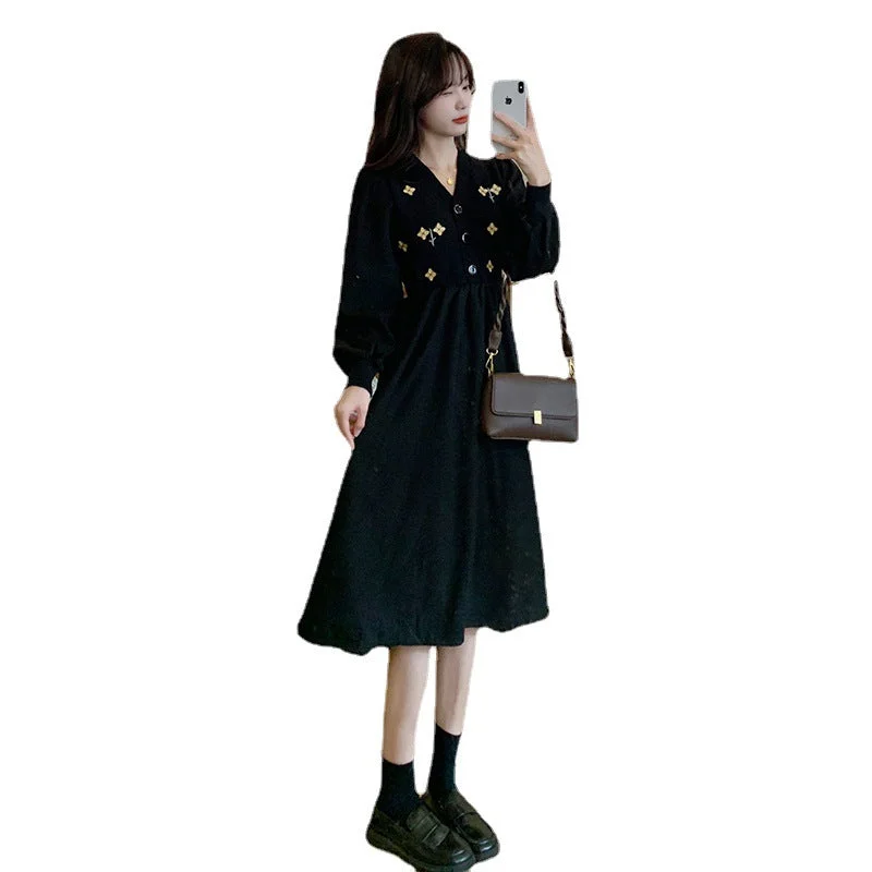 NiDELL Autumn and Winter New V-neck Knitted Stitching Flower Embroidery Vintage Dress Design Sense Fitted Waist Sweater Little Black Dress