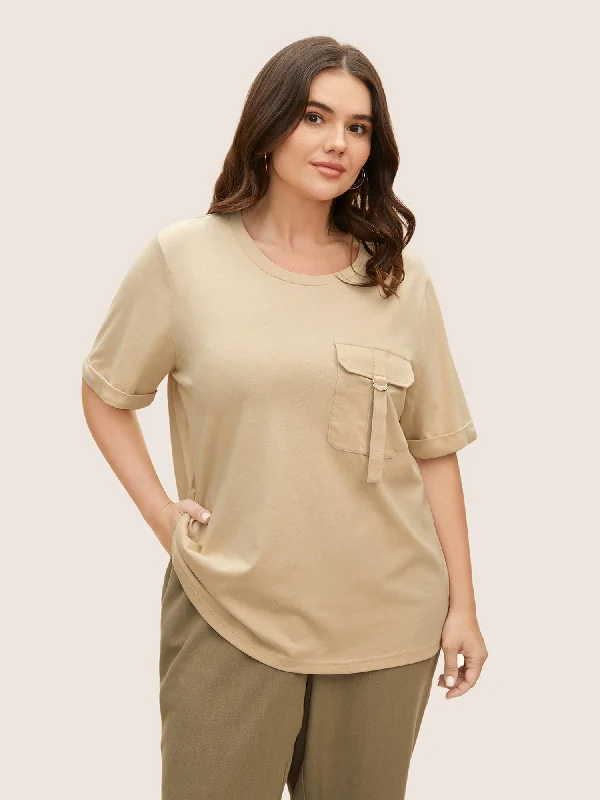 Cotton Solid Patched Pocket Cuffed Sleeve T-shirt