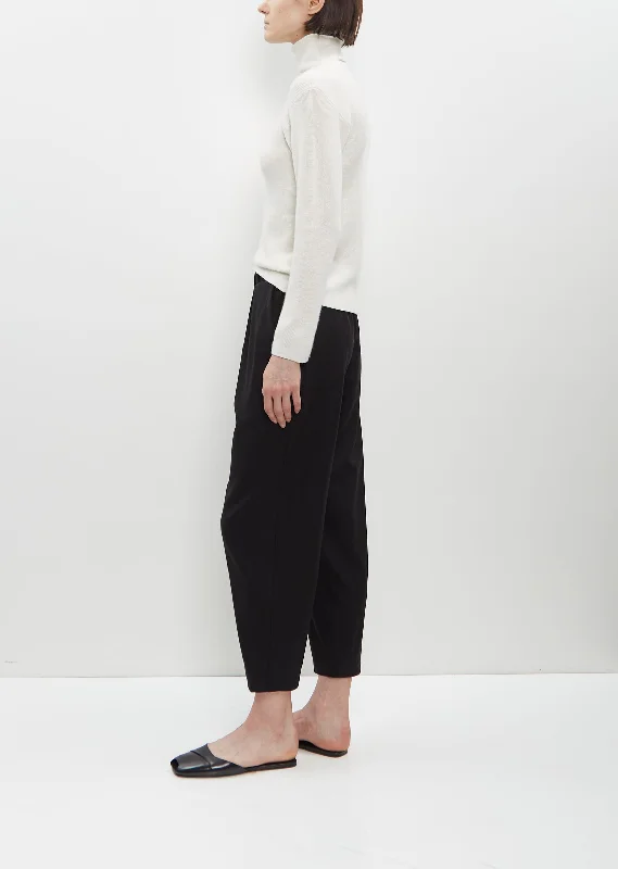 fw24du011-dusan-carrot-pants-black