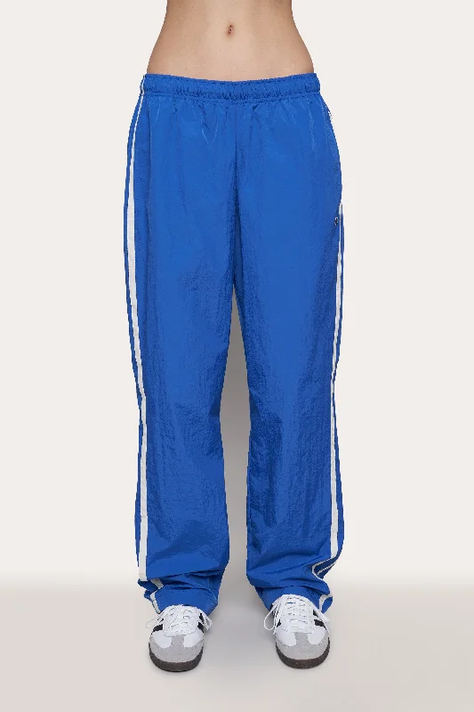 guizio-x-champion-nylon-trackpant-lively-blue